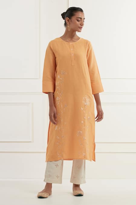 Kamaltaas Pitta Embroidered Kurta With Pant 