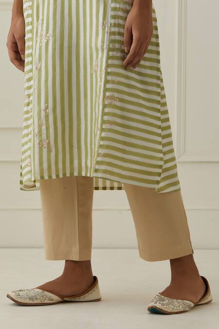 Kamaltaas_Green Cotton, Chanderi Embroidery Round Neck Stripe Pattern Kurta With Pant _at_Aza_Fashions