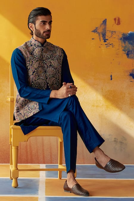 Mrunalini Rao Blue Silk Embroidery Bundi Kurta Set Online at Aza Fashions Mrunalini Rao_Blue Silk Embroidery Bundi Kurta Set _Online_at_Aza_Fashions