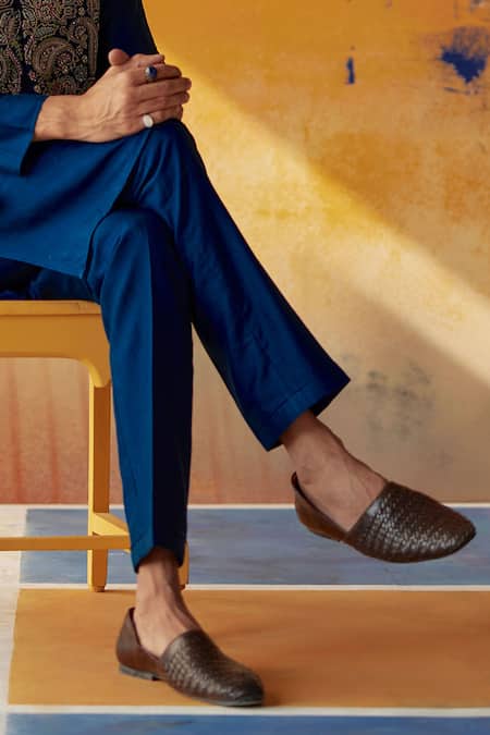 Buy Mrunalini Rao Blue Silk Embroidery Bundi Kurta Set Online at Aza Fashions Buy_Mrunalini Rao_Blue Silk Embroidery Bundi Kurta Set _Online_at_Aza_Fashions