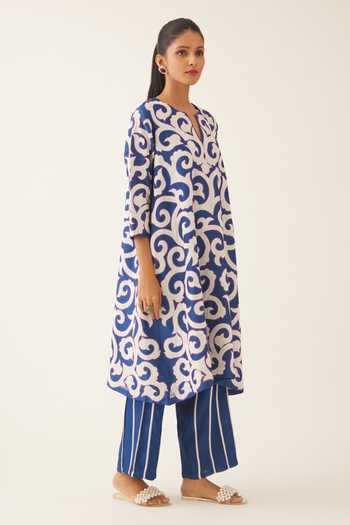 Kora_Blue Silk, Chanderi Embroidery Split V-neck Trellis Jaal Applique Kurta Pant Set _Online_at_Aza_Fashions