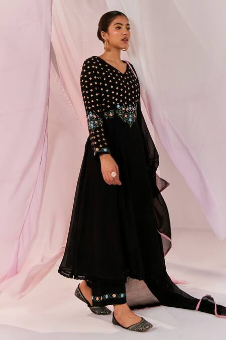Keosha Black Silk, Chanderi, Linen Pearls, Sequins, Alara Thread Kurta Pant Set Online at Aza Fashions Keosha_Black Silk, Chanderi, Linen Pearls, Sequins, Alara Thread Kurta Pant Set _Online_at_Aza_Fashions