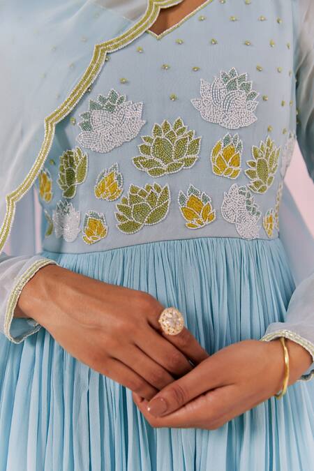 Keosha_Blue Georgette Embroidery V-neck Kaasni Floral Motif Anarkali With Dupatta _at_Aza_Fashions