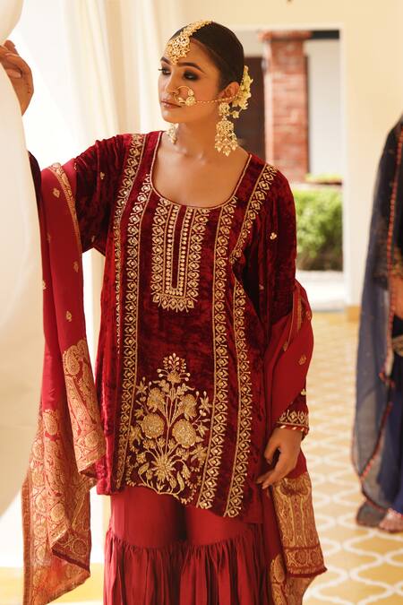 Gul By Aishwarya_Maroon Kurta Silk Velvet Embroidered Aari And Kundan Gharara Set  _Online_at_Aza_Fashions