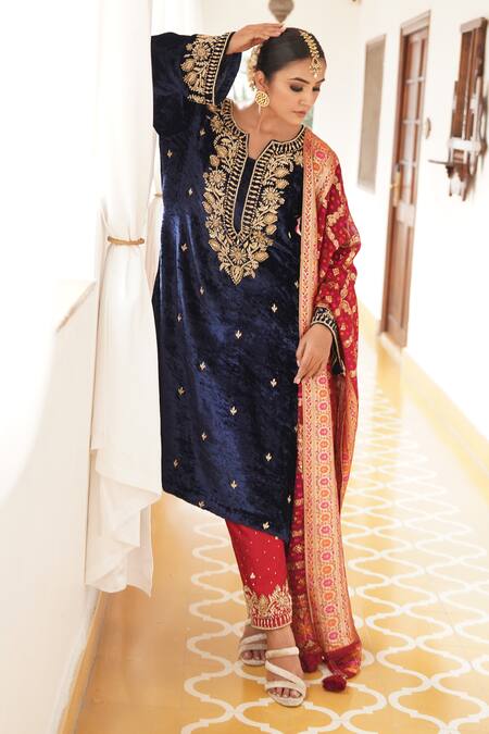 Gul By Aishwarya_Blue Silk, Velvet, Georgette, Satin Embroidery V-neck Kurta Pant Set _Online_at_Aza_Fashions