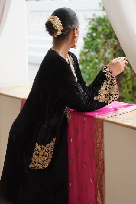 Gul By Aishwarya Kundan & Aari Embroidered Kurta Pant Set 