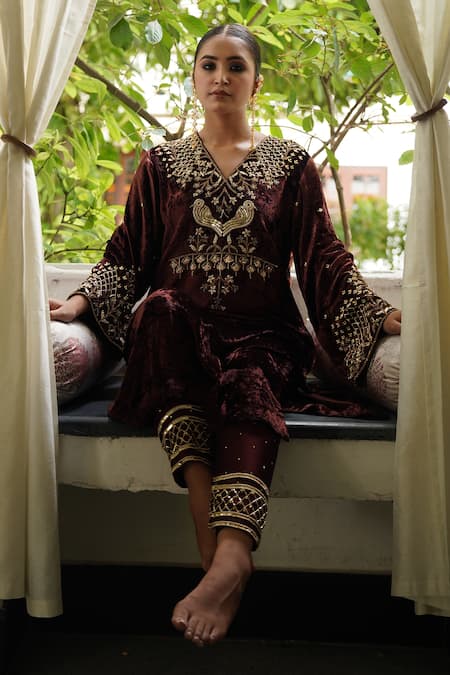Gul By Aishwarya Aari Embroidered Kurta Pant Set 