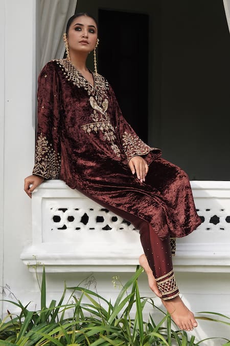 Gul By Aishwarya Aari Embroidered Kurta Pant Set 