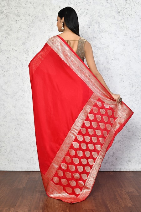 Samyukta Singhania Floral Motif Pattern Saree With Running Blouse 