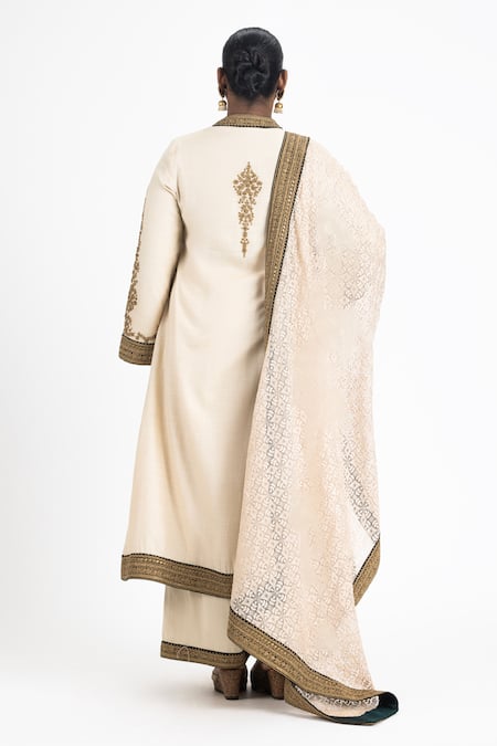 Nitika Gujral Embroidered Kurta Set With Chanderi Dupatta 