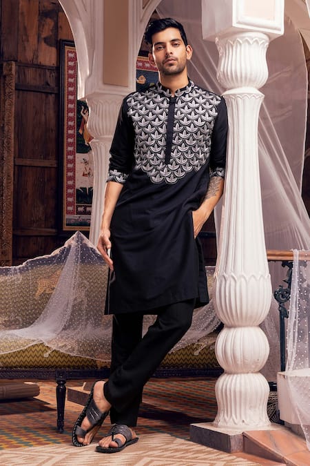 Diyarajvvir Scallop Embroidered Bundi & Kurta Set 