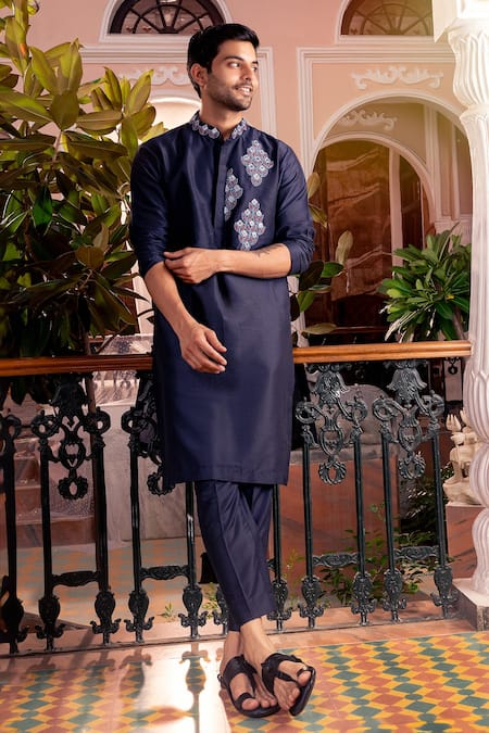 Diyarajvvir Blue Diamond Embroidered Kurta Set 