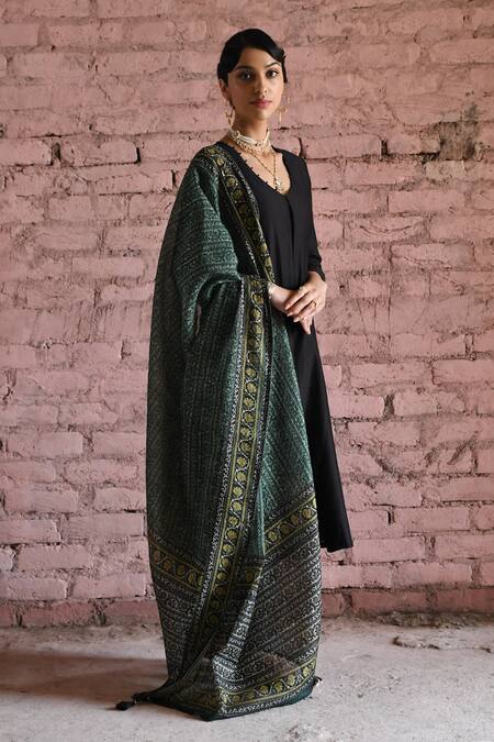 Karaj Jaipur_Black Chanderi Sequins V-neck A-line Plain Kurta Scalloped Pant Set _Online_at_Aza_Fashions