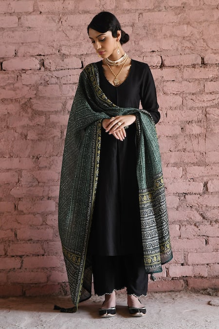 Buy_Karaj Jaipur_Black Chanderi Sequins V-neck A-line Plain Kurta Scalloped Pant Set _Online_at_Aza_Fashions