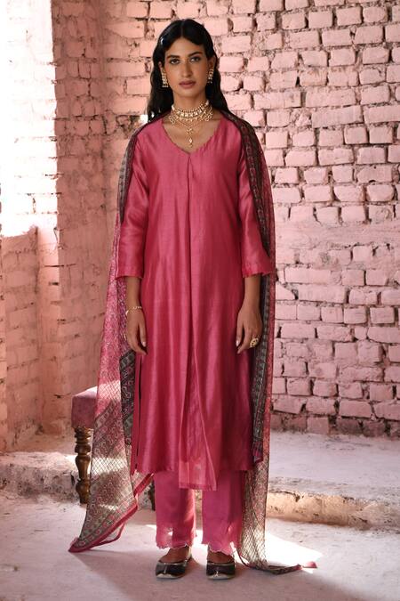 Buy_Karaj Jaipur_Pink Chanderi Sequins V-neck Plain A-line Kurta Pant Set _Online_at_Aza_Fashions