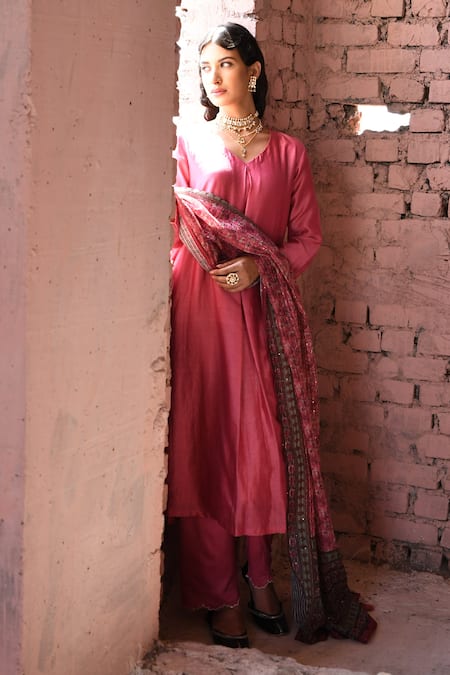 Karaj Jaipur_Pink Chanderi Sequins V-neck Plain A-line Kurta Pant Set _at_Aza_Fashions