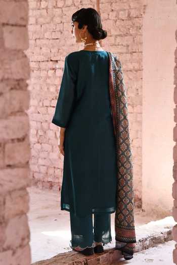Karaj Jaipur_Green Chanderi Sequins V-neck Plain A-line Kurta Scalloped Pant Set _Online_at_Aza_Fashions