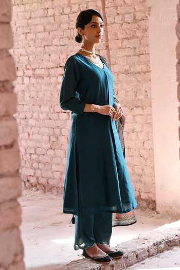 Shop_Karaj Jaipur_Green Chanderi Sequins V-neck Plain A-line Kurta Scalloped Pant Set _Online_at_Aza_Fashions