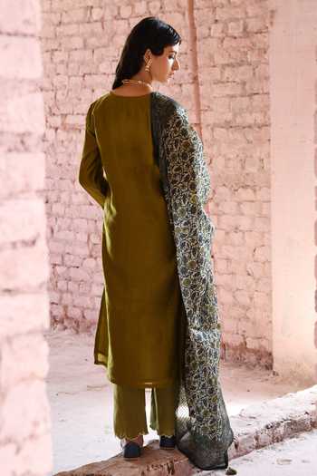 Karaj Jaipur_Green Chanderi Sequins V-neck A-line Solid Kurta Pant Set _Online_at_Aza_Fashions