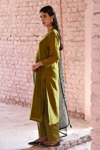 Karaj Jaipur_Green Chanderi Sequins V-neck A-line Solid Kurta Pant Set _at_Aza_Fashions