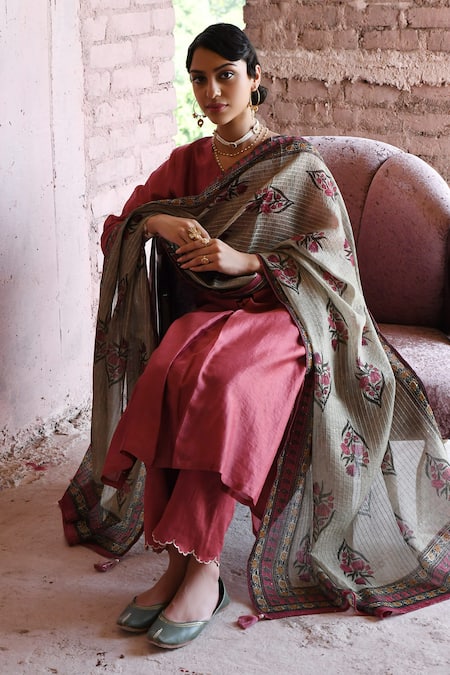 Karaj Jaipur_Red Chanderi Embroidery V-neck A-line Kurta Scalloped Hem Pant Set _at_Aza_Fashions