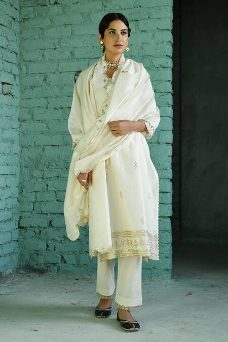 Karaj Jaipur_Cream Chanderi Embroidery, Gota Patti Split V-neck Kurta Pant Set _Online_at_Aza_Fashions