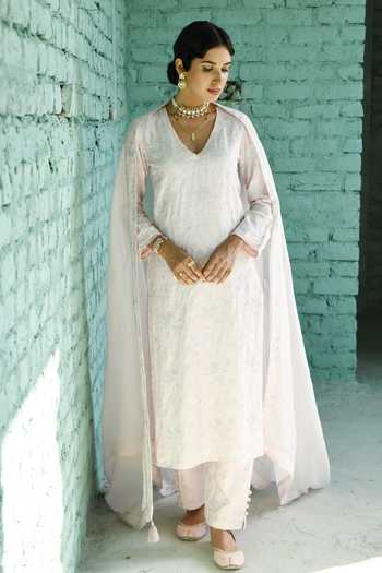 Karaj Jaipur_Pink Linen, Organza Embroidery V-neck Thread Kurta Pant Set_Online_at_Aza_Fashions