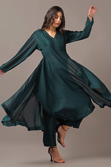 Two Sisters By Gyans_Green Silk Sequins V-neck Asymmetrical Kurta And Pant Set _at_Aza_Fashions