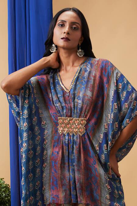 Soup By Sougat Paul_Maroon V-neck Floral Embroidered Kaftan And Pant Set _at_Aza_Fashions