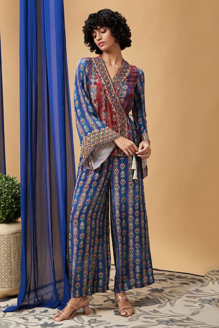Soup By Sougat Paul_Maroon Crepe Embroidery V-neck Adah Angarkha And Pant Set _Online_at_Aza_Fashions