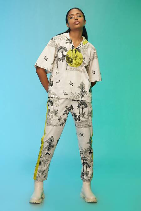 So Us By Sougatpaul_Off White Cotton V-neck Morden Mood Printed Top And Pant Set _Online_at_Aza_Fashions