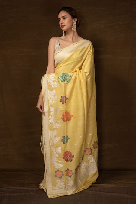 Vishwa By Pinki Sinha_Yellow Muslin Kalamkari Patterns Banarasi Handwoven Saree With Running Blouse_Online_at_Aza_Fashions