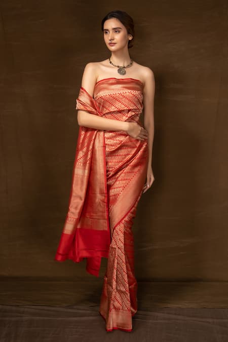 Pinki Sinha Red Pure Silk Woven Floral Pattern Banarasi Saree With Running Blouse