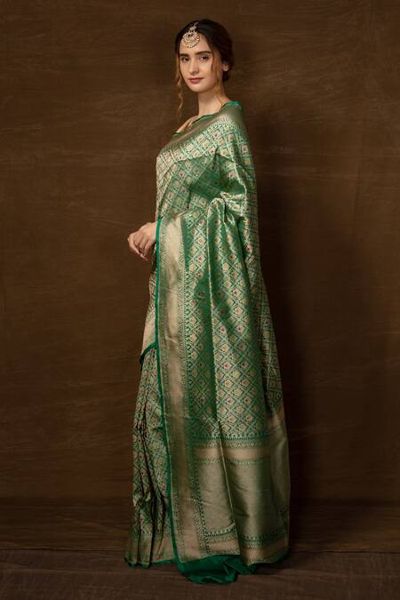Vishwa By Pinki Sinha_Green Silk Zari Floral Jaal Woven Saree With Running Blouse_Online_at_Aza_Fashions
