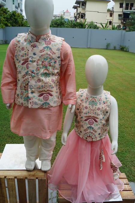 Buy_APRICOTKIDS_Cream Cotton, Silk Embroidery Floral Bundi Kurta Set _Online_at_Aza_Fashions