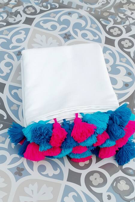 Throwpillow White Polyester Plain Tassel Border Curtains - Set Of 2 Online at Aza Fashions Throwpillow_White Polyester Plain Tassel Border Curtains - Set Of 2_Online_at_Aza_Fashions