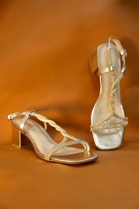 Low Mina Sandals - Smooth Gold - Metallic vegetable-tanned goat leather -  Sézane | Leather sandals flat, Goat leather, Sezane