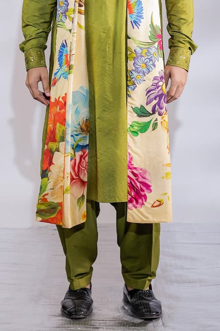 Jubinav Chadha_Green Crepe, Cotton, Silk Embroidery Kurta Set With Floral Print Stole _at_Aza_Fashions