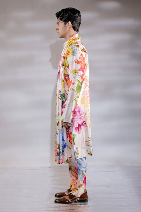 Jubinav Chadha_Pink Cotton, Silk, Crepe Embroidery Flora Fauna Print Kurta Set _Online_at_Aza_Fashions