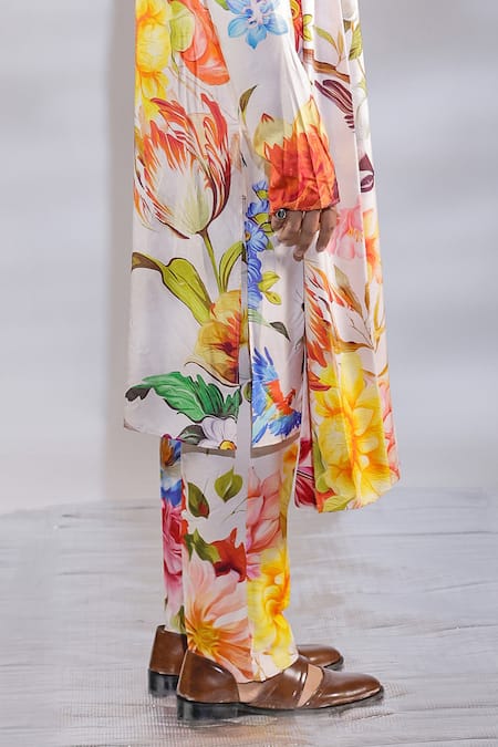 Buy_Jubinav Chadha_Pink Cotton, Silk, Crepe Embroidery Flora Fauna Print Kurta Set _Online_at_Aza_Fashions