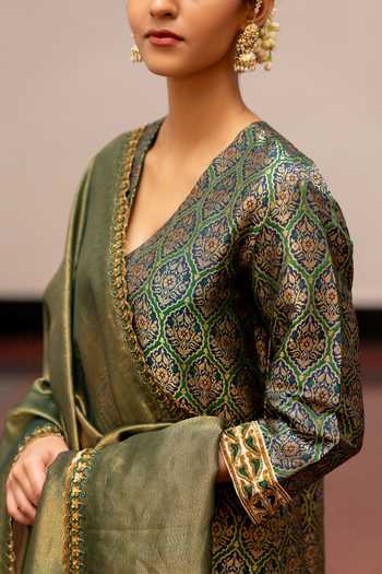 Buy_Mimamsaa_Green Brocade, Tissue Embroidery V-neck Idika Floral Pattern Kurta Gharara Set _Online_at_Aza_Fashions