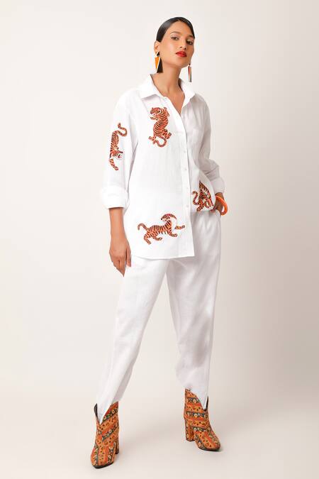 Buy Jajaabor Ivory Cotton, Linen Embroidery Collared Scattered Tiger Shirt With Pant Online at Aza Fashions Buy_Jajaabor_Ivory Cotton, Linen Embroidery Collared Scattered Tiger Shirt With Pant _Online_at_Aza_Fashions