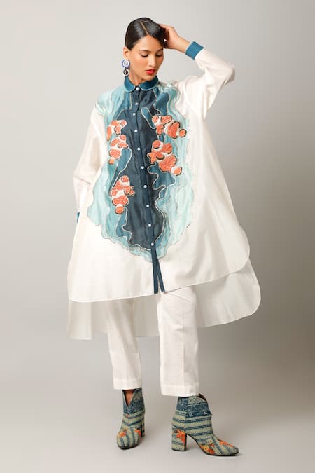 Jajaabor Ivory Silk Chanderi Embroidered Fish Motif Collared Shirt And Pant Set 