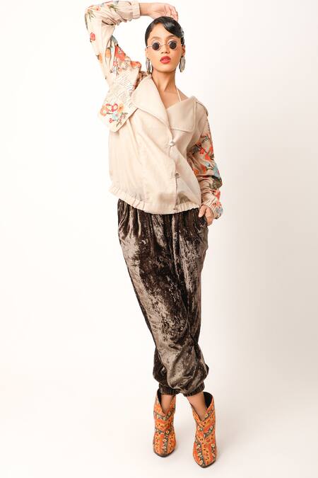 Jajaabor Beige Organza Embroidery Bloom Garden Wide Collar Trench Bomber Jacket Online at Aza Fashions Jajaabor_Beige Organza Embroidery Bloom Garden Wide Collar Trench Bomber Jacket _Online_at_Aza_Fashions