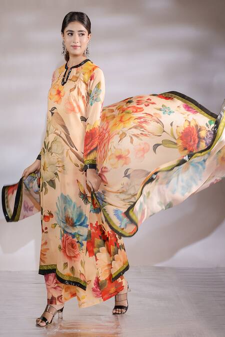 Jubinav Chadha_Multi Color Georgette Split V-neck Fauna Print Kurta Pant Set _at_Aza_Fashions
