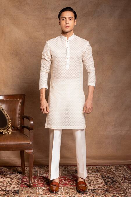 Amrit Dawani Floral Embroidered Bundi & Kurta Set 