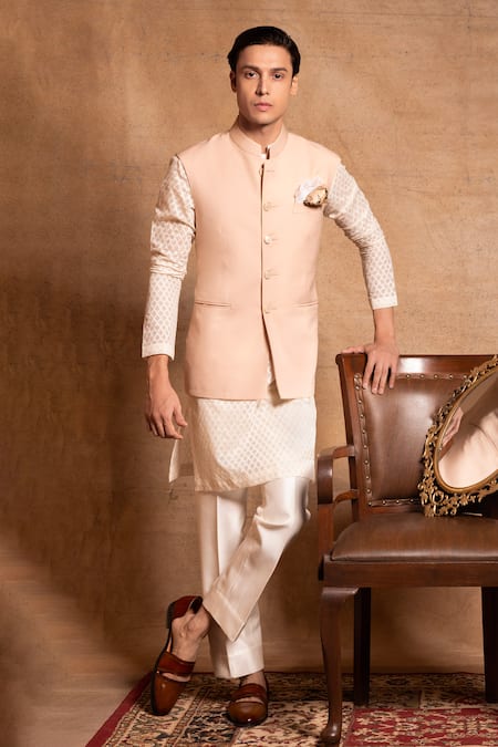 Amrit Dawani Plain Button Placket Bundi & Kurta Set 