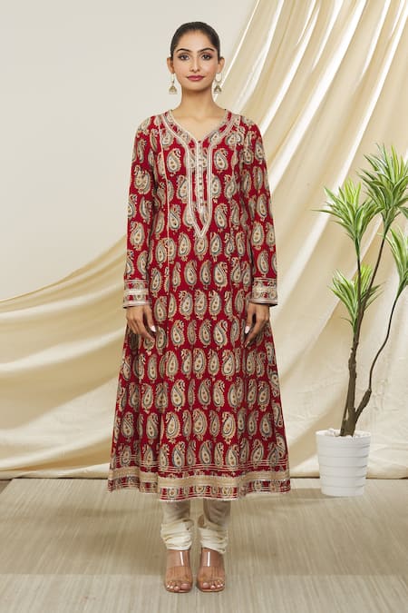 Peenacolada_Maroon Cotton Gota Patti, Embroidery V-neck Kalamkari Paisley Print Anarkali _Online_at_Aza_Fashions