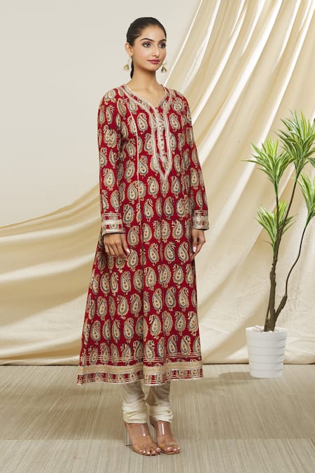 Buy_Peenacolada_Maroon Cotton Gota Patti, Embroidery V-neck Kalamkari Paisley Print Anarkali _Online_at_Aza_Fashions