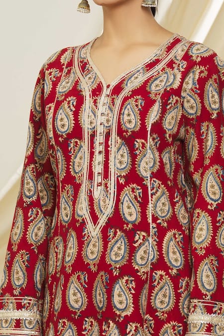 Peenacolada_Maroon Cotton Gota Patti, Embroidery V-neck Kalamkari Paisley Print Anarkali _at_Aza_Fashions